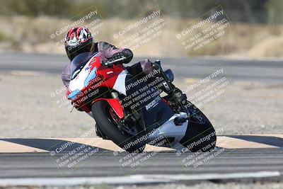 media/Dec-01-2025-Moto Forza (Mon) [[2daa91e15f]]/1-Advanced Group/Session 3 (Turn 3)/
